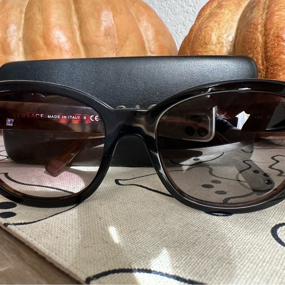 Versace Sunglasses - Picture 5 of 9